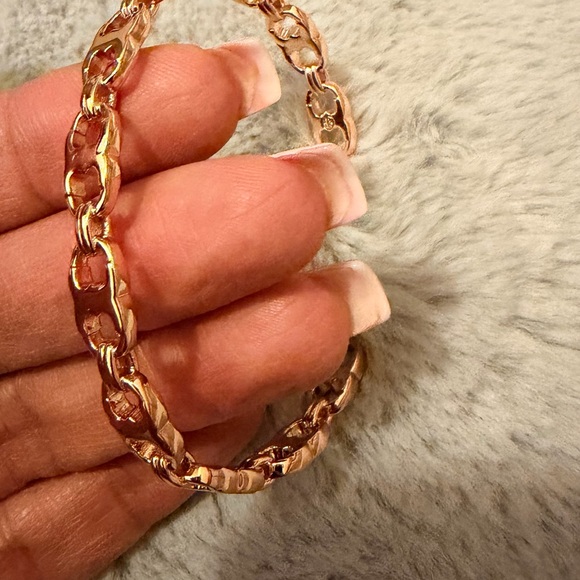 NEW Tory Burch Gold GEMINI Logo Cuff Bracelet - Picture 3 of 3